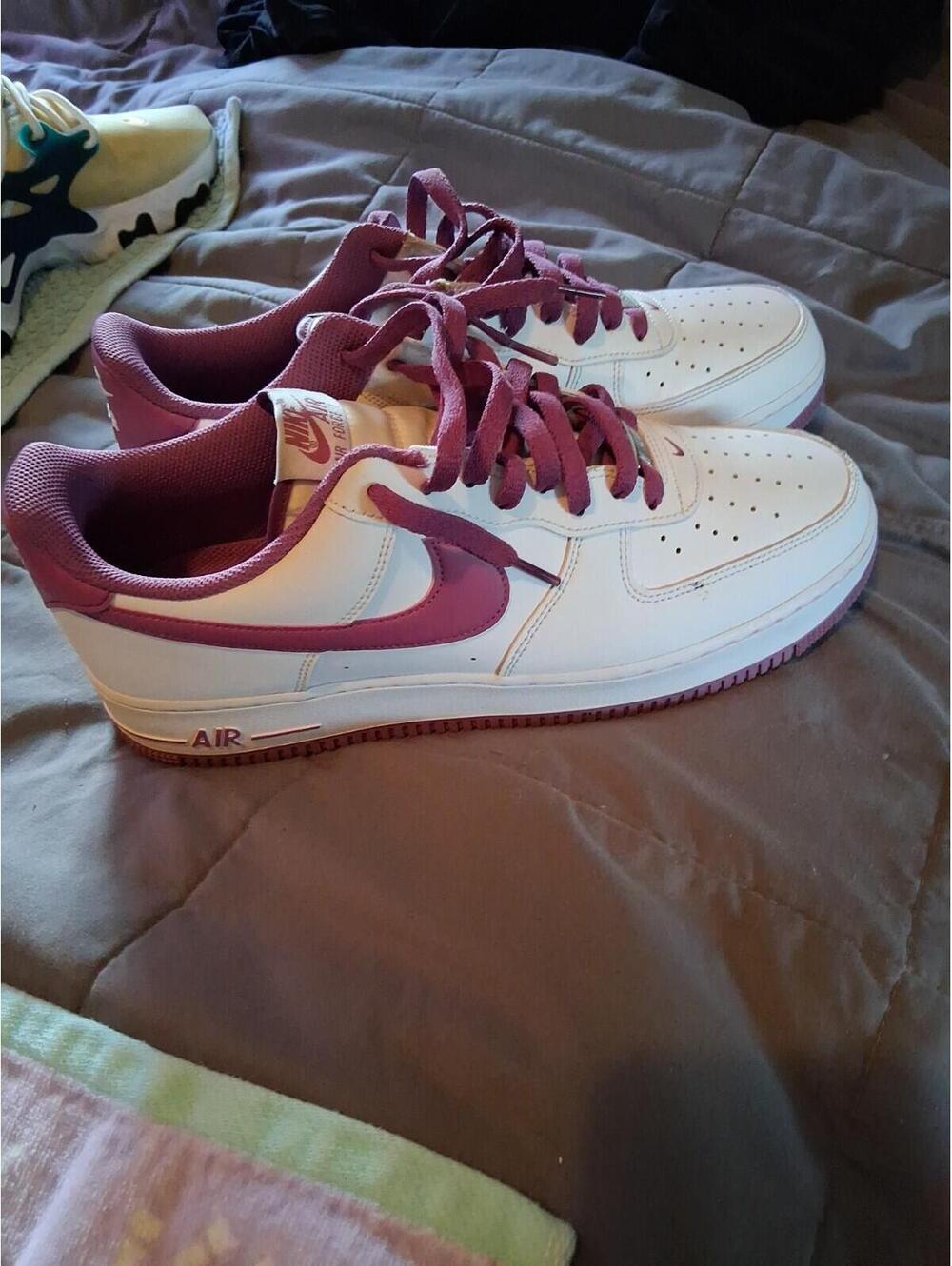NIKE Men's Air Force 1 '07 Low White Light Bordeaux (size 12) DH7561 101